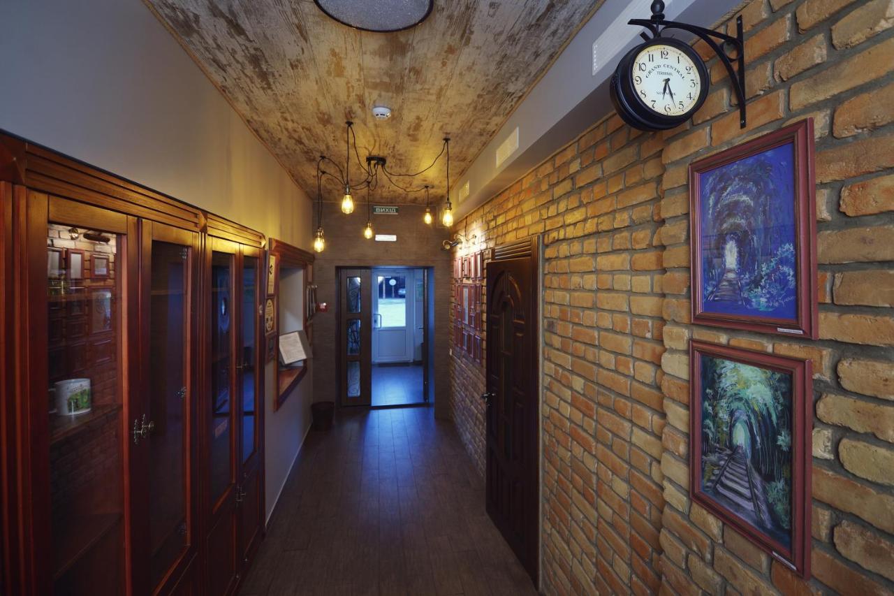 Hotel Tunnel Of Love Klevan' Exterior photo