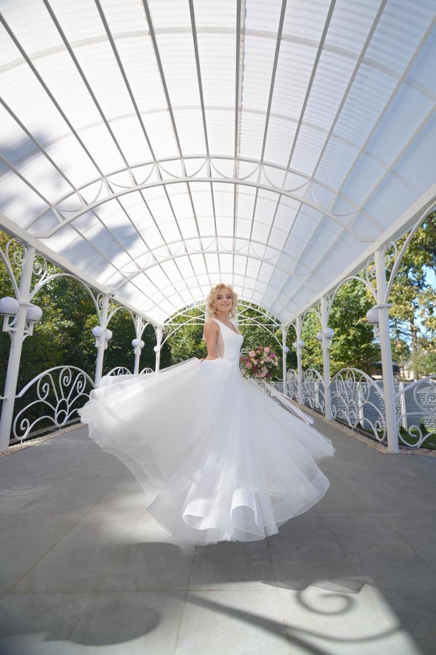 Hotel Tunnel Of Love Klevan' Exterior photo