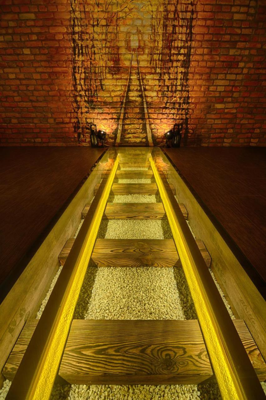 Hotel Tunnel Of Love Klevan' Exterior photo